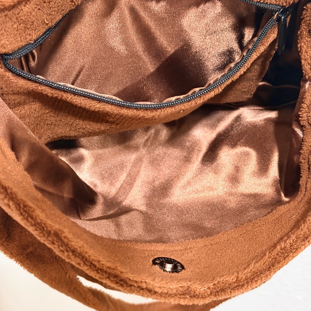 Chanel Precision (Novelty) Brown PLUSHIE Shoulder Bag + 2 Keychain Bag Charms ❣️ - Picture 12 of 14